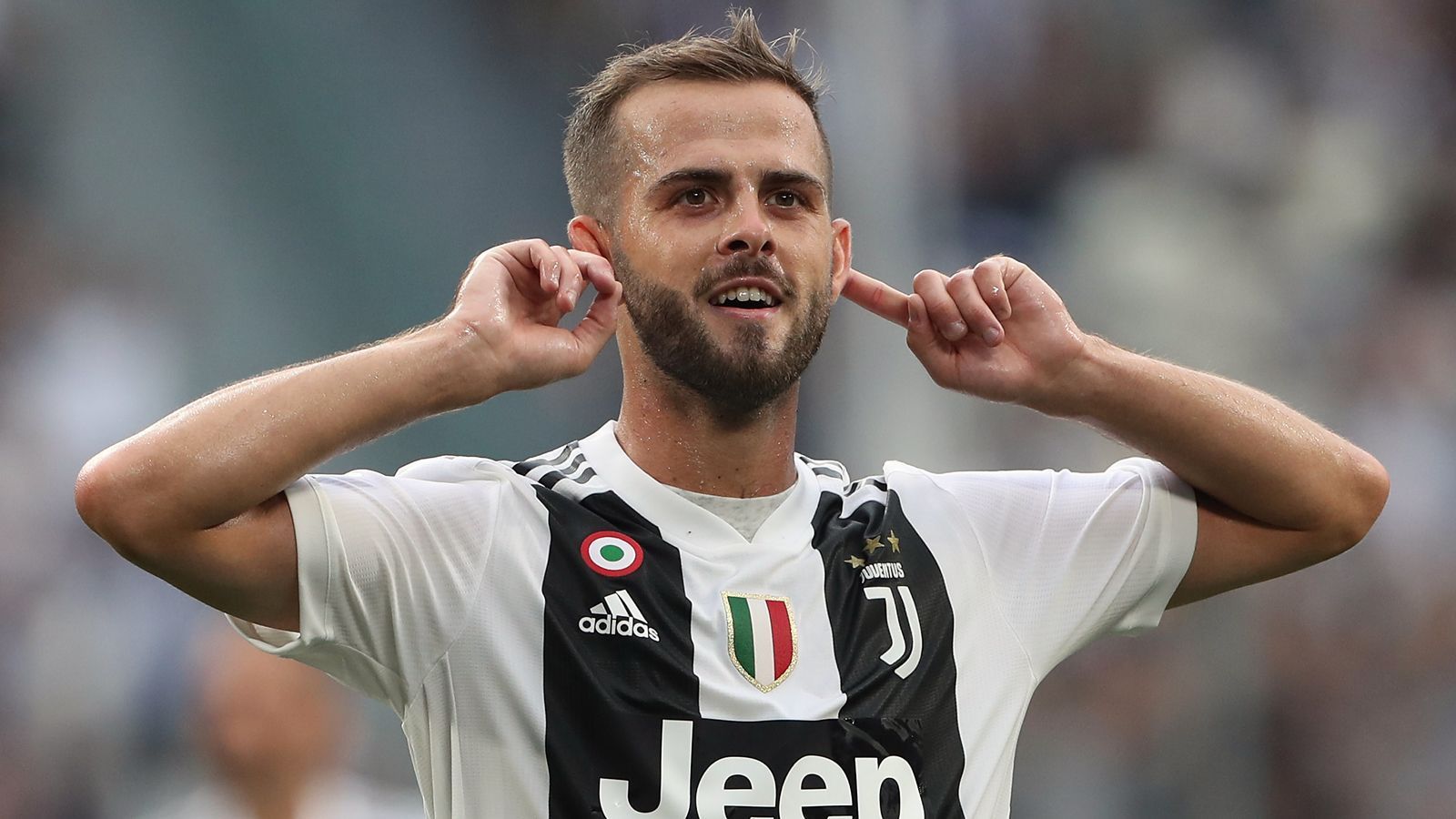 
                <strong>Platz 4 - Miralem Pjanic (Juventus Turin)</strong><br>
                Jahresgehalt: 6,5 Millionen EuroPosition: Zentraler MittelfeldspielerAlter: 28 JahreVertrag bis: 30. Juni 2023
              