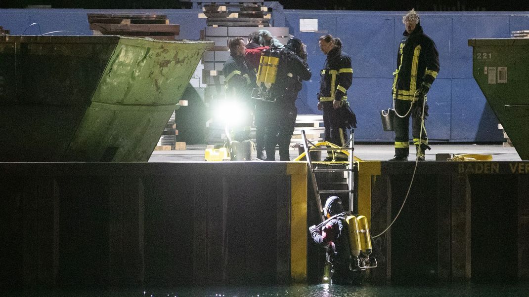 Nach dem Tod eines Mannes am Dortmunder Hafen gelten vier Minderjährige als Tatverdächtige.