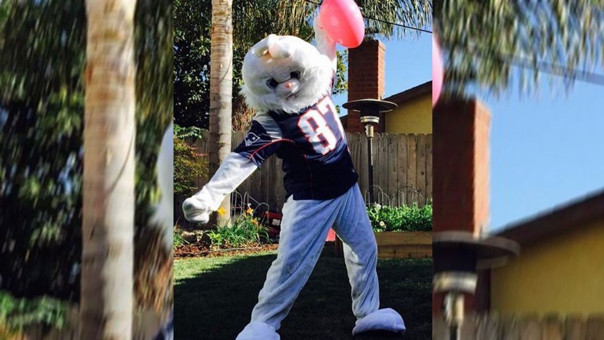 Rob Gronkowski als Osterhase