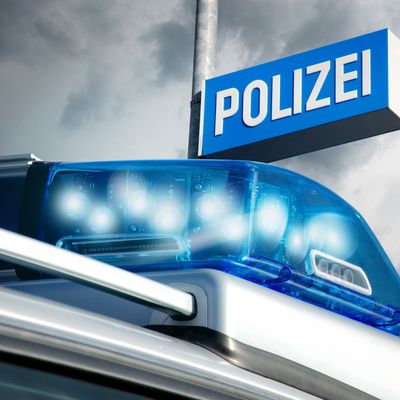 Polizeirevier am Abend