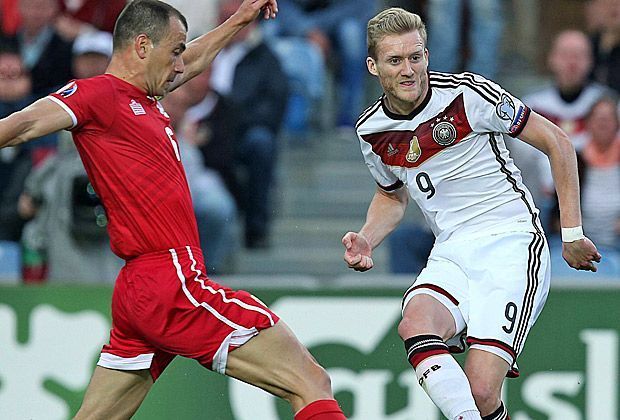 
                <strong>Andre Schürrle</strong><br>
                Erzielt das einzige Tor vor der Pause und hat sichtlich Spielfreude - auch wenn auch bei ihm nicht alles Gold ist was glänzt. Beim Sturmlauf der DFB-Elf in der zweiten Hälfte dreht Schürrle dann richtig auf und erzielt einen Dreierpack. ran-Note: 2
              