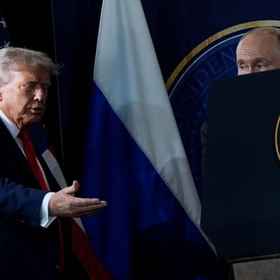 Die USA und Russland haben Insidern zufolge am Rande von Verhandlungen über ein Ende des Ukraine-Krieges über mehrere Energiegeschäfte gesprochen.