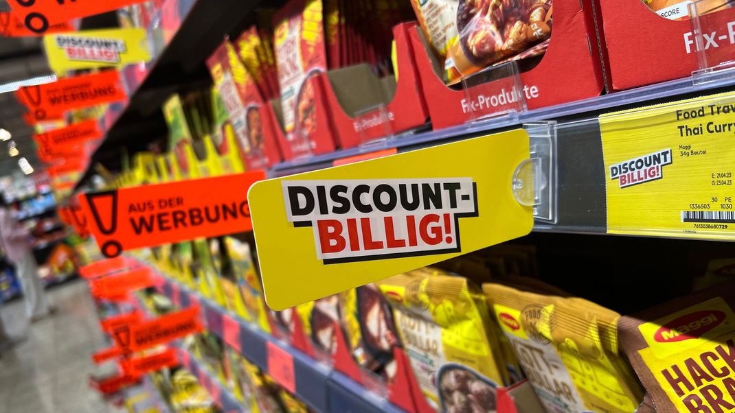 Die Supermärkte wollen mit den Angeboten der Discounter mithalten können.