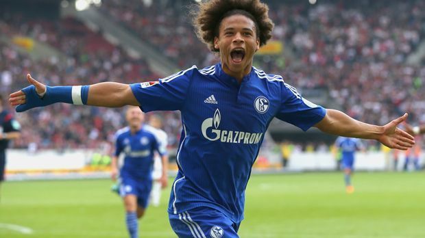 
                <strong>Sane: "Newcomer" der Bundesliga</strong><br>
                Der "Top-Newcomer" der Hinrunde: Leroy Sane stellte mit gerade einmal 19 Jahren sein Talent unter Beweis. In der Hinrunde erzielte er für den FC Schalke 04 vier Tore und legte vier vor. Zudem wurde er von Jogi Löw im November 2015 in die Nationalmannschaft berufen.
              