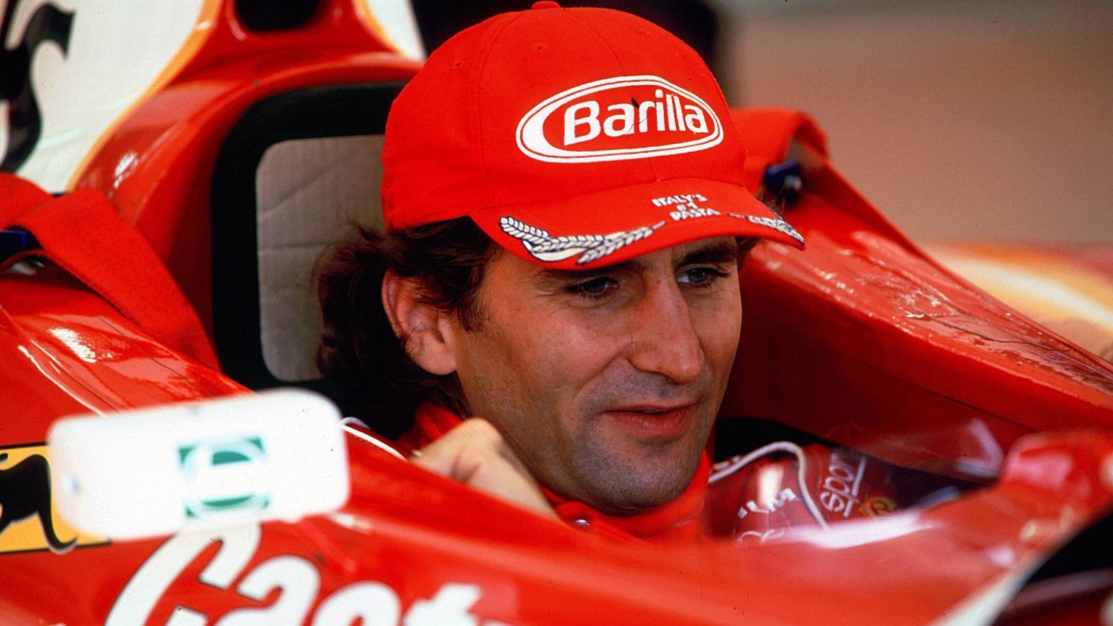 
                <strong>Triumph in der IndyCar-Serie</strong><br>
                In die Erfolgsspur findet er ab 1996 in den USA, wo er in der IndyCar-Serie (damals CART) anheuerte. Zanardi wurde 1996 Rookie des Jahres und gewann 1997 und 1998 den Titel. Der Triumph im zwejten Jahr gelang mit sieben Siegen und 285:169 Punkten vor seinem Teamkollege Jimmy Vasser besonders deutlich.
              