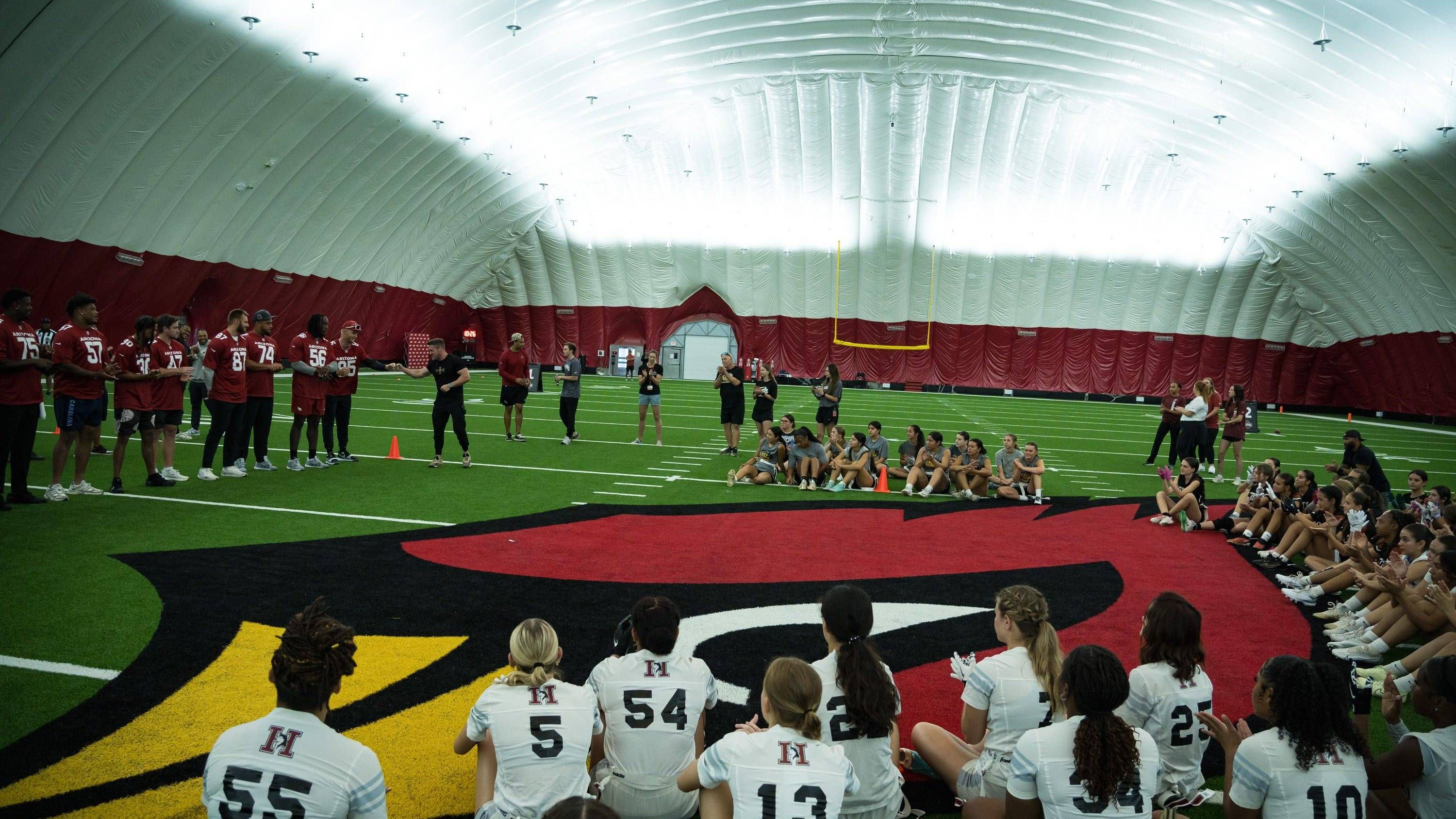 <strong>Arizona Cardinals</strong><br>Tempe Practice Bubble Rises<br><em>Im Jahre 2015 für 15 Millionen US-Dollar (2015) renoviert worden</em>