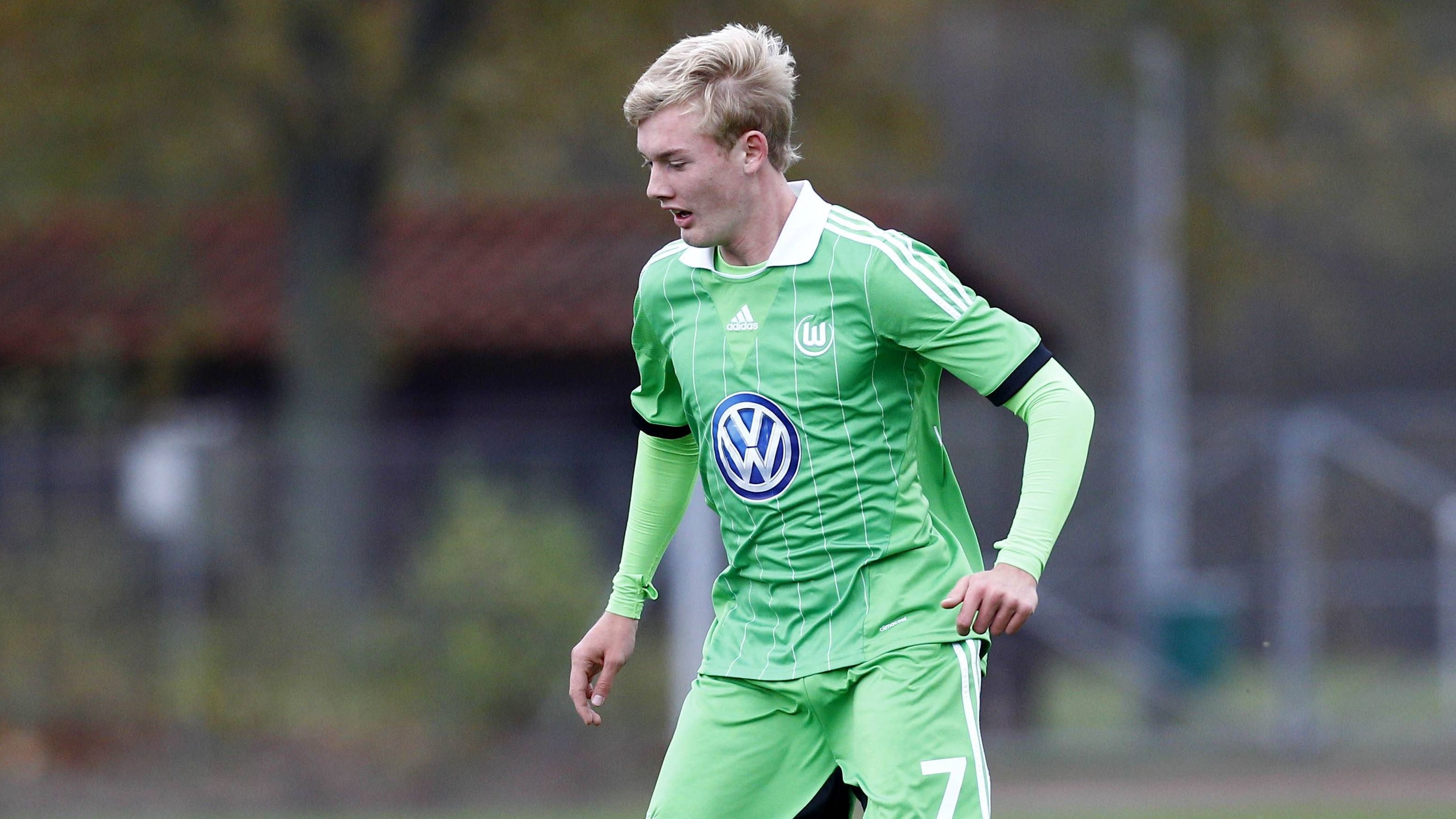 <strong>Julian Brandt - VfL Wolfsburg</strong><br>Der offensive Mittelfeldspieler spielte damals für die U17 des VfL Wolfsburg. Den Durchbruch schaffte er allerdings bei Bayer Leverkusen. Im Sommer 2019 folgte der Wechsel zum BVB.