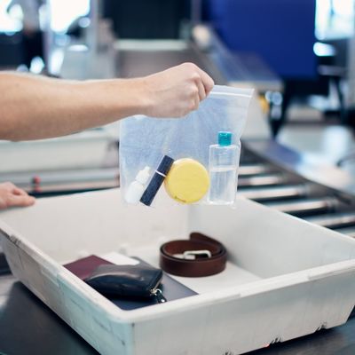 Flüssigkeiten im Handgepäck müssen bisher extra verpackt werden