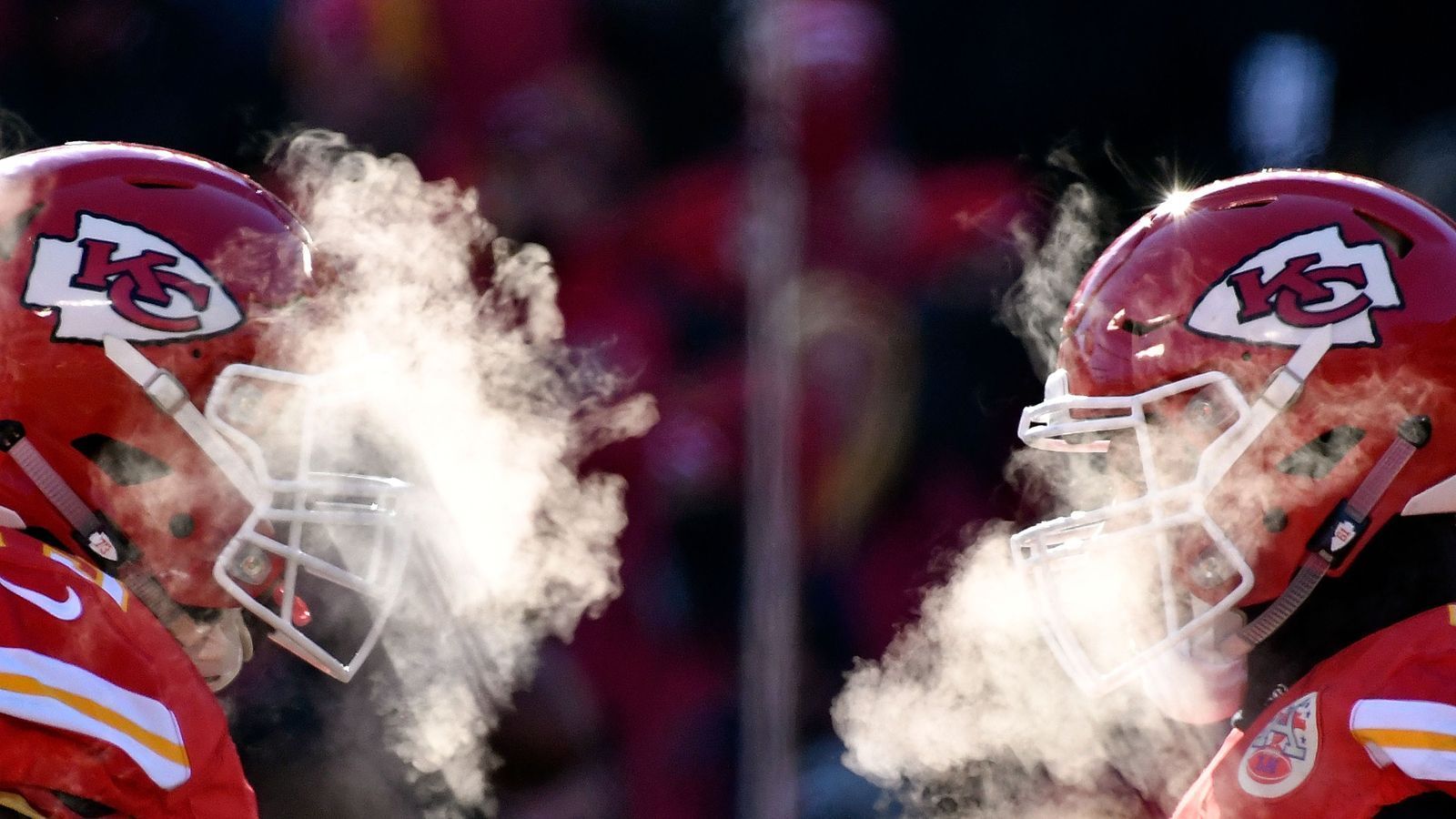 
                <strong>Week 16 cold as ice! NFL an Weihnachten mit Spielen in bitterkalten Minusgraden </strong><br>
                Week 16 der NFL-Saison 2022 ist der Weihnachtsspieltag der Liga. Die meisten Partien finden an Heiligabend - also am 24. Dezember - statt. Da es aber schon Ende Dezember ist, werden in einigen Partien winterliche Temperaturen unter dem Gefrierpunkt erwartet. ran zeigt euch die NFL-Partien am 16. Spieltag, bei denen die kältesten Bedingungen erwartet werden. (Quelle Accuweather.com, Stand 23. Dezember 2022)
              
