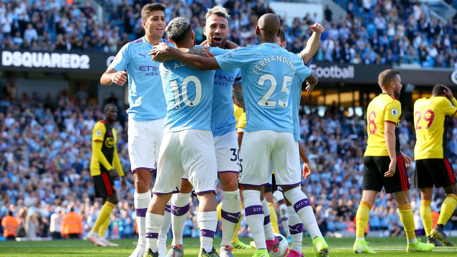 
                <strong>Manchester City mit historisch schneller 5:0-Führung</strong><br>
                Der englische Meister Manchester City machte am 6. Spieltag der Premier League einfach mal kurzen Prozess mit dem FC Watford. Am Ende gewann die Elf von Coach Pep Guardiola mit 8:0. Historisch gut waren dabei die ersten 18 Minuten der Citizens, denn danach führte ManCity bereits mit 5:0. Noch nie zuvor schoss eine Premier-League-Mannschaft in so wenigen Minuten nach dem Anstoß eine so hohe Führung heraus. (Quelle: Optajoe/twitter)
              