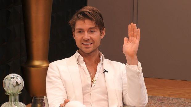 Jeremy Fragrance im Loft von "Promi Big Brother" 2022.