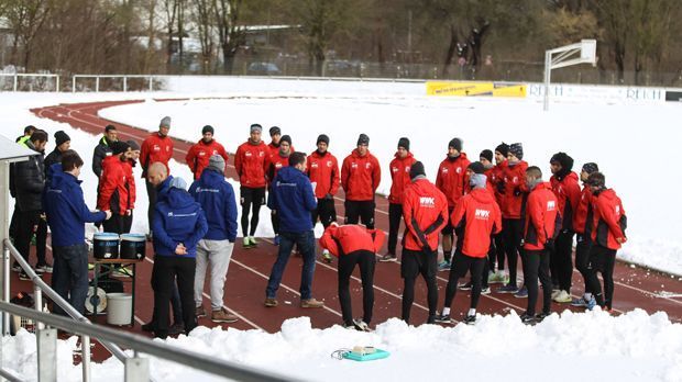 
                <strong>FC Augsburg</strong><br>
                Das Team aus Bayerisch-Schwaben tritt dann am 9. Januar die Reise nach Estepona, Spanien an. 
              