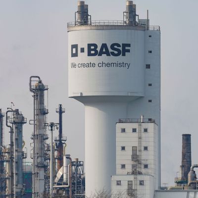 BASF kündigt weiteren Stellenabbau und Sparprogramm an
