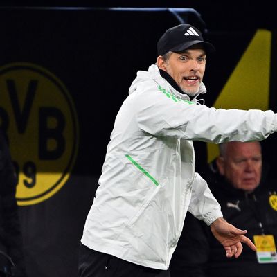 Münchens Trainer Thomas Tuchel reagiert am Spielfeldrand. 