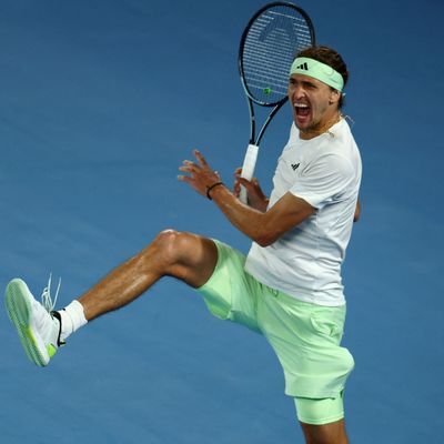 Alexander Zverev feiert seinen Sieg im Viertelfinale gegen Spaniens Carlos Alcaraz.