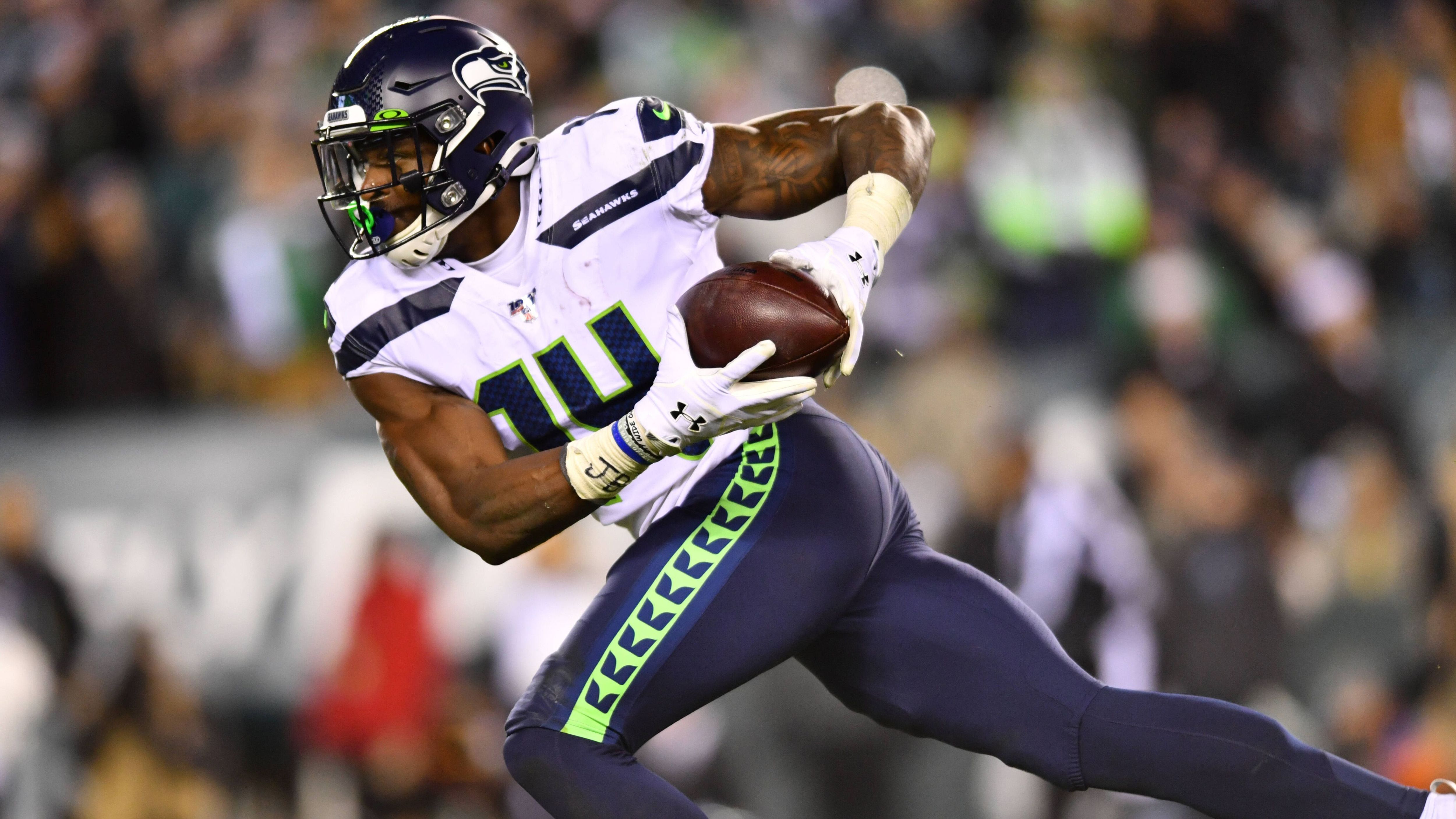 <strong>D.K. Metcalf: Auf dem Weg zum Top-Receiver der NFL</strong><br>
                Wide Receiver D.K. Metcalf von den Seattle Seahawks ist einer der Shootingstars der Liga und bereits in seinem zweiten NFL-Jahr neben Quarterback Russell Wilson das Gesicht der Offense des Teams. Eine rasante Entwicklung, deren Ende noch lange nicht in Sicht ist.<br>Auch interessant: <a data-li-document-ref="508894" href="https://www.ran.de/sports/american-football/nfl/news/nfl-pittsburgh-steelers-holen-dk-metcalf-jetzt-muss-die-grosse-loesung-auf-quarterback-kommen-ein-kommentar-508894"><strong>NFL-Kommentar:</strong> Metcalf-Trade zu den Steelers ist so sinnlos</a>