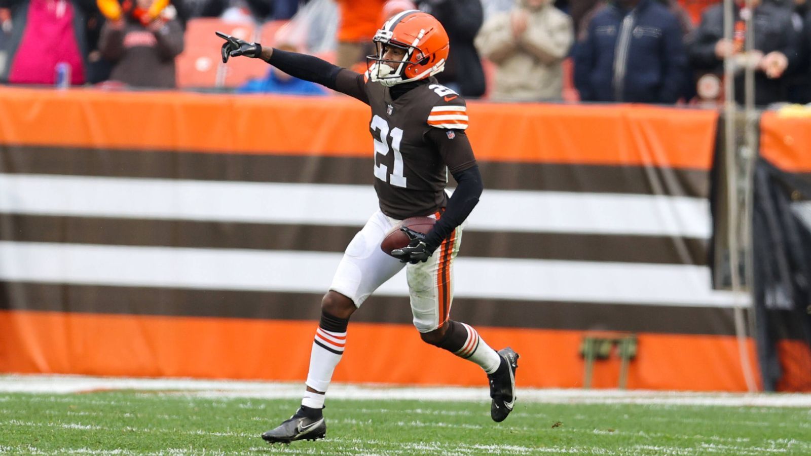 
                <strong>Denzel Ward</strong><br>
                Team: Cleveland Browns -Position: Cornerback
              