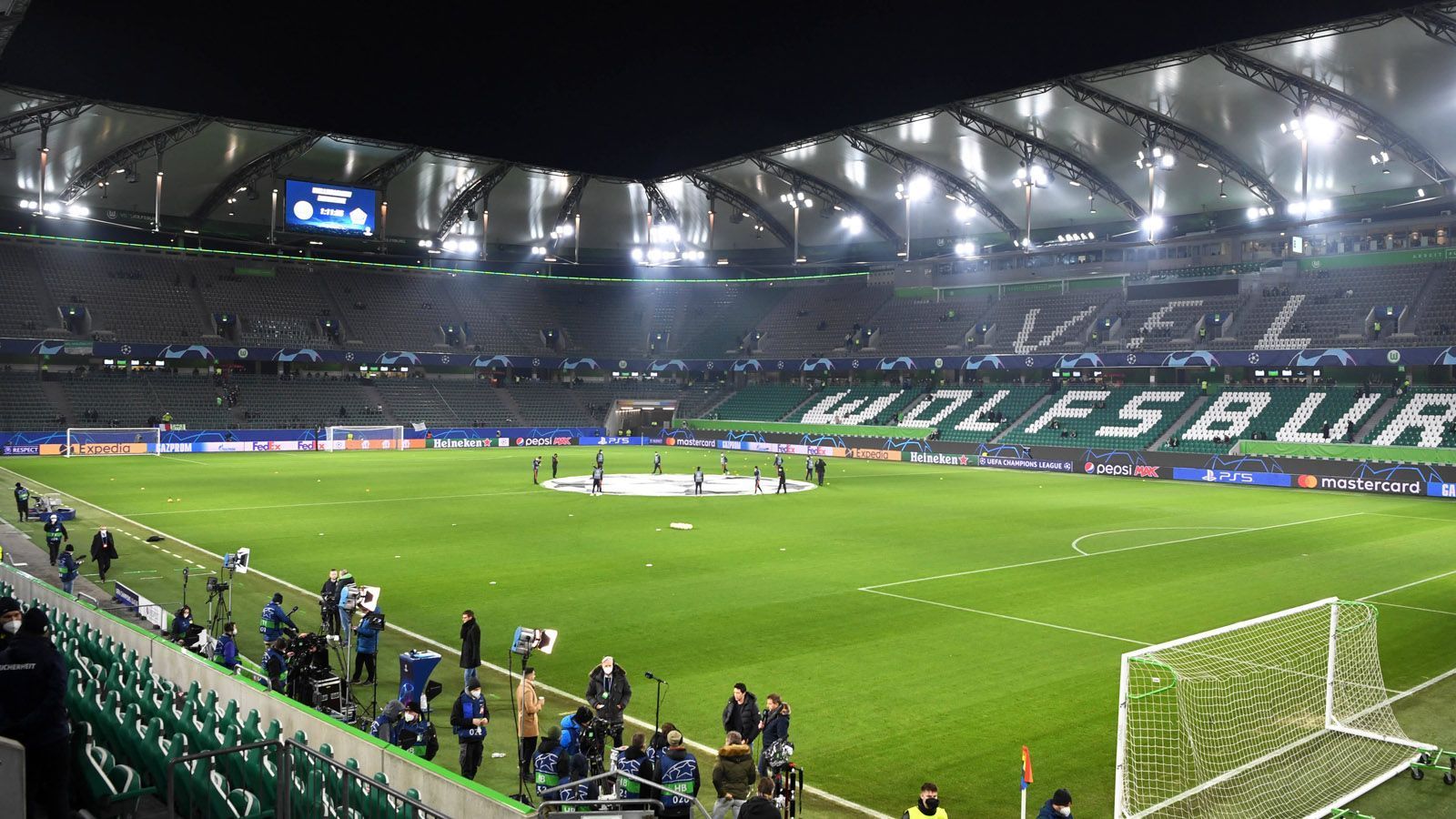 
                <strong>Volkswagen Arena (VfL Wolfsburg)</strong><br>
                der beste Name laut ChatGPT: "Wolfsgrube"
              