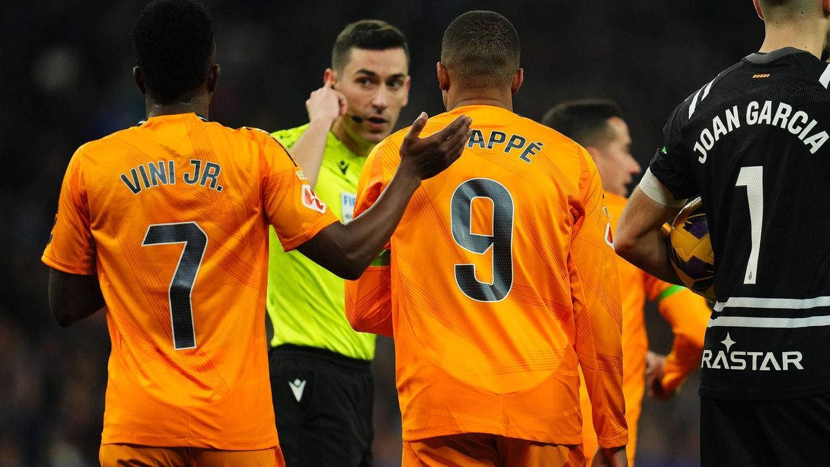 ESP: RCD Espanyol v Real Madrid. La Liga EA Sports. Date 22 Vinicius Junior and Kylian Mbappe of Real Madrid protesting to the referee during the La Liga match between RCD Espanyol and Real Madrid ...