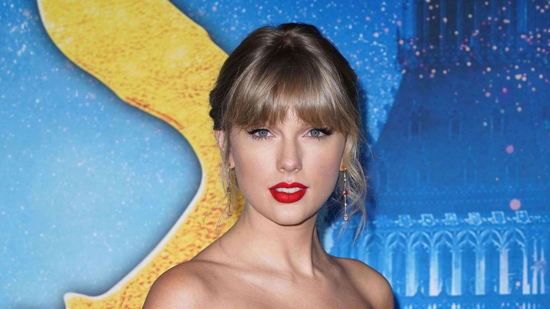 Taylor Swifts Markenzeichen: roter Lippenstift. Natürlich immer makellos.