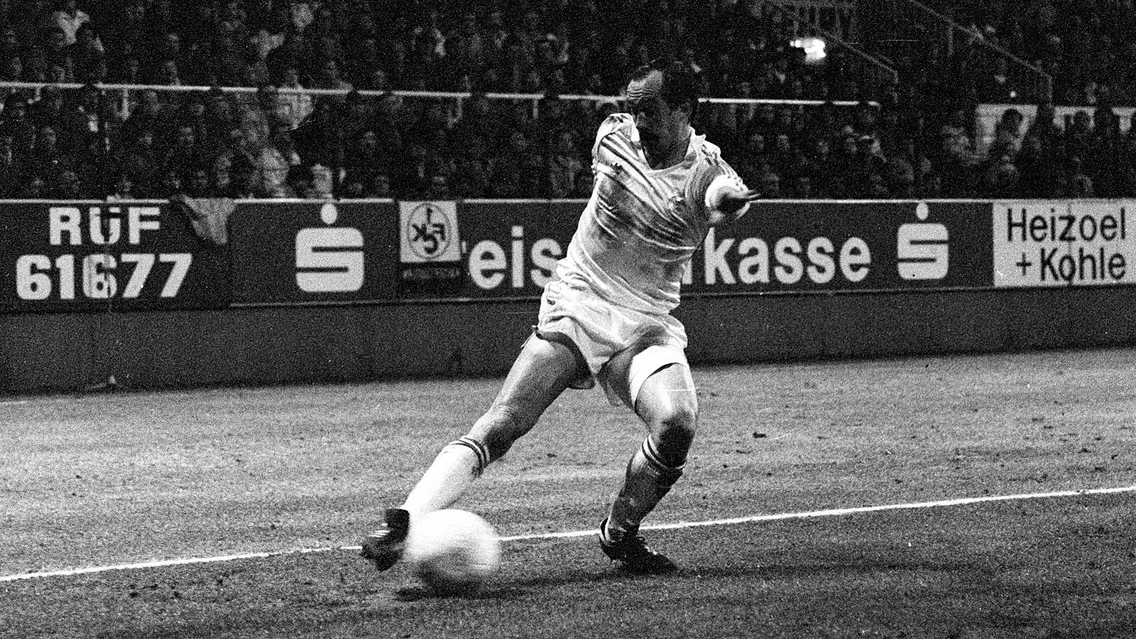 
                <strong>Platz 2 - Uli Stielike</strong><br>
                Einsätze in La Liga: 215Tore in La Liga: 41Verein: Real Madrid (1977-1985)
              