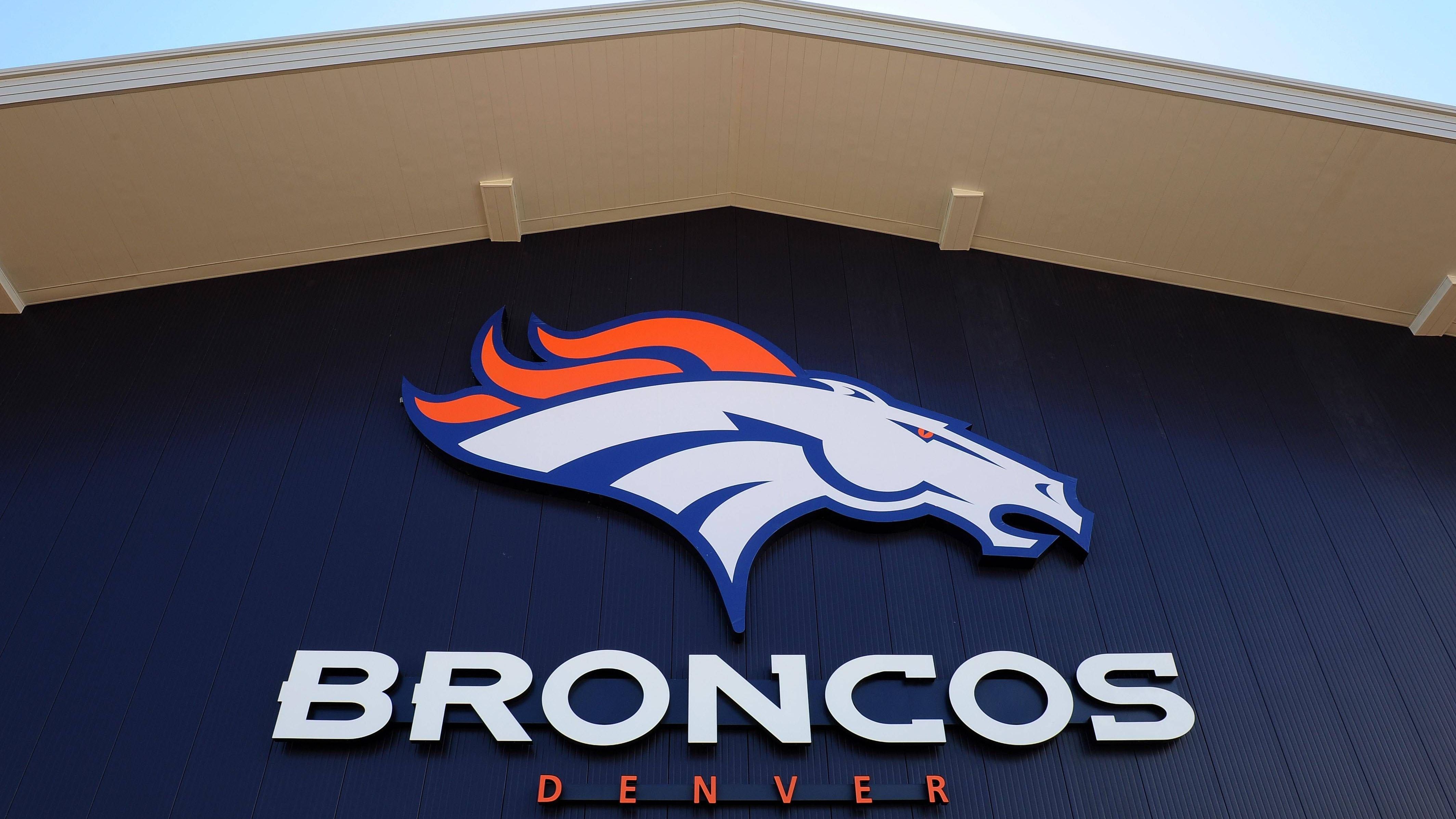 <strong>Denver Broncos</strong><br>Note: B