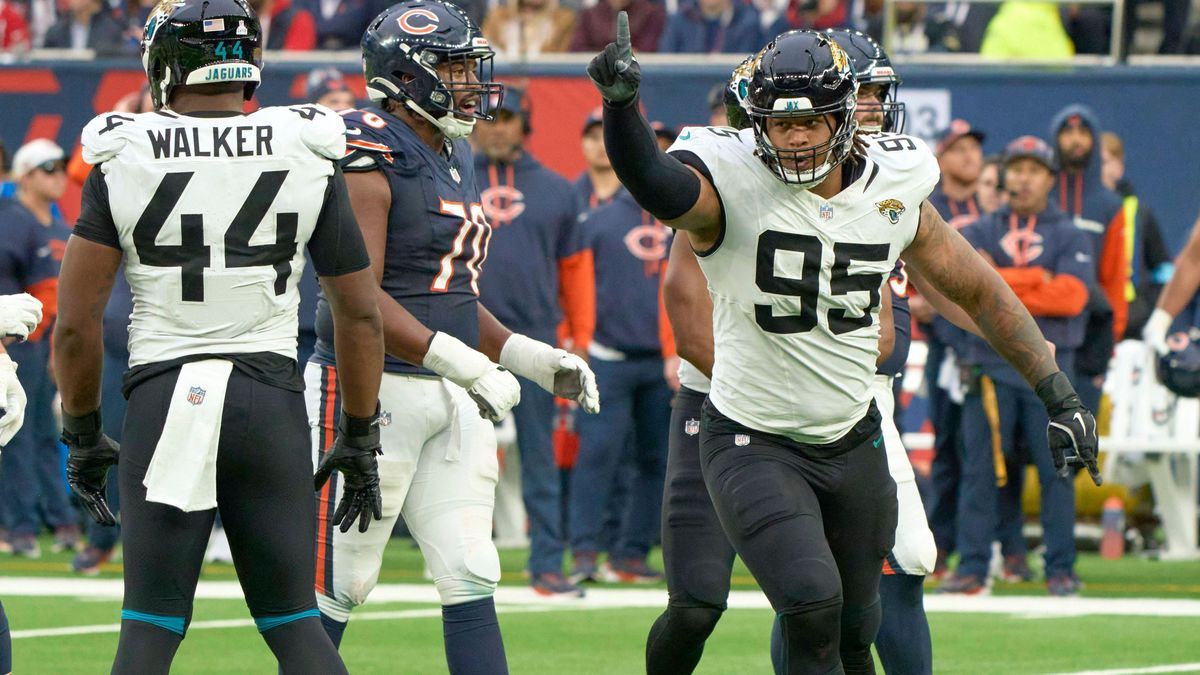 NFL, American Football Herren, USA London Games-Jacksonville Jaguars at Chicago Bears Oct 13, 2024; London, United Kingdom; Jacksonville Jaguars defensive tackle Roy Robertson-Harris (95) reacts on...