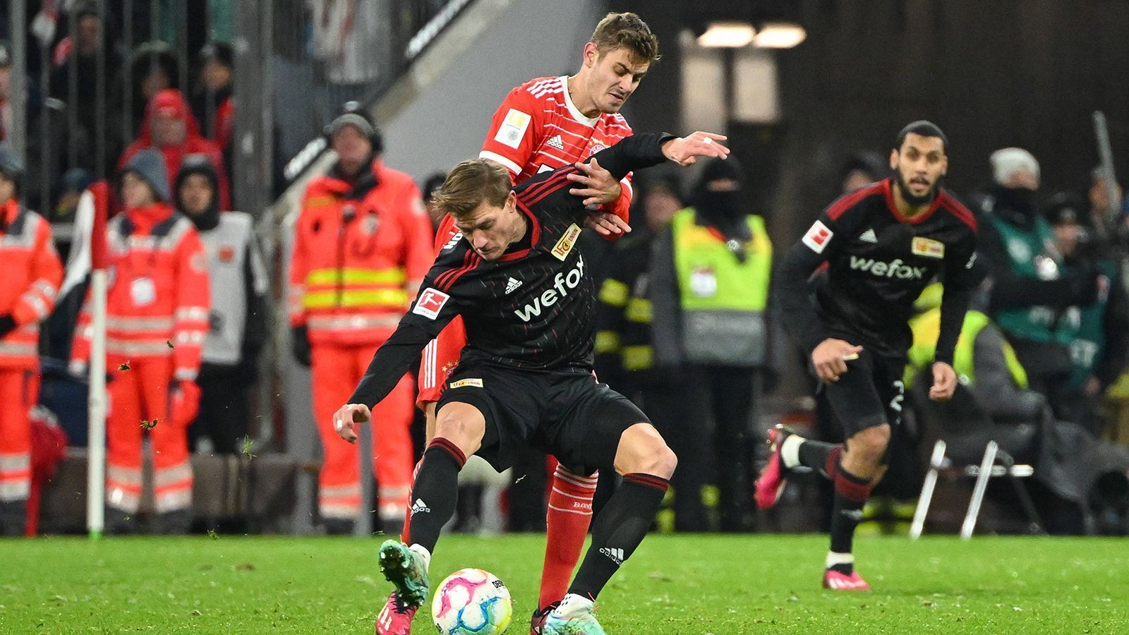 
                <strong>Kevin Behrens (Union Berlin)</strong><br>
                Kommt in der 63. Minute für Siebatcheu ins Spiel. Auch er hat in der Offensive einen ganz schweren Stand gegen an diesem Tag hochkonzentrierte Münchner. ran-Note: 4
              