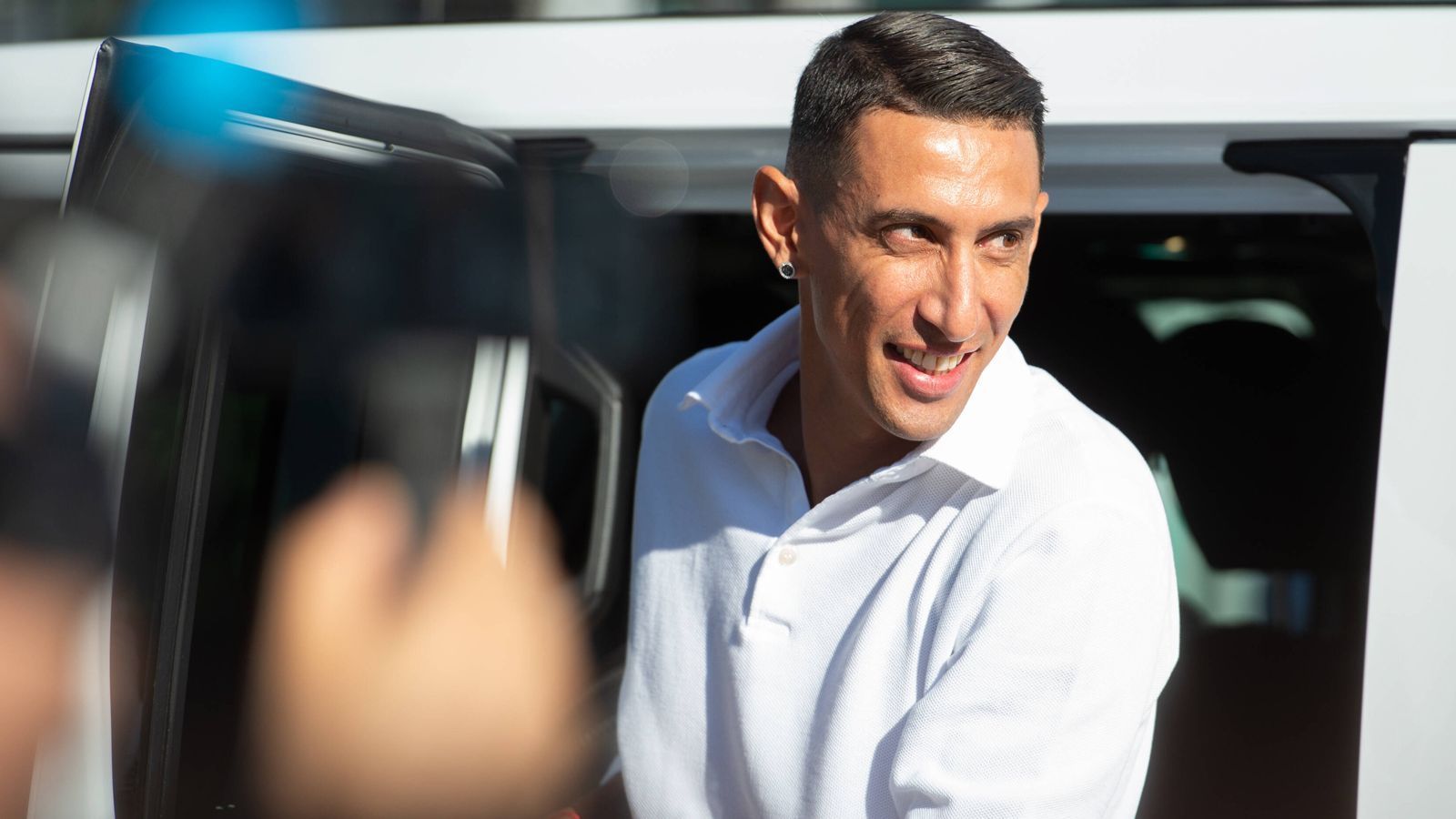 
                <strong>Angel Di Maria</strong><br>
                Neben Pogba schnappte sich Juventus Turin in der Sommertransfer-Periode 2022 ebenfalls noch Routinier Angel Di Maria ablösefrei. Der 34 Jahre alte Flügelspieler schließt sich nach seinem ausgelaufenen Vertrag bei Paris St. Germain den Italienern an, unterschrieb zunächst einen Vertrag bis zum Sommer 2023. Der Argentinier bringt unter anderem die Erfahrung von zahlreichen Spielen für Real Madrid, Manchester United und eben auch PSG mit, zudem lief er in über 100 Länderspielen auf.  
              