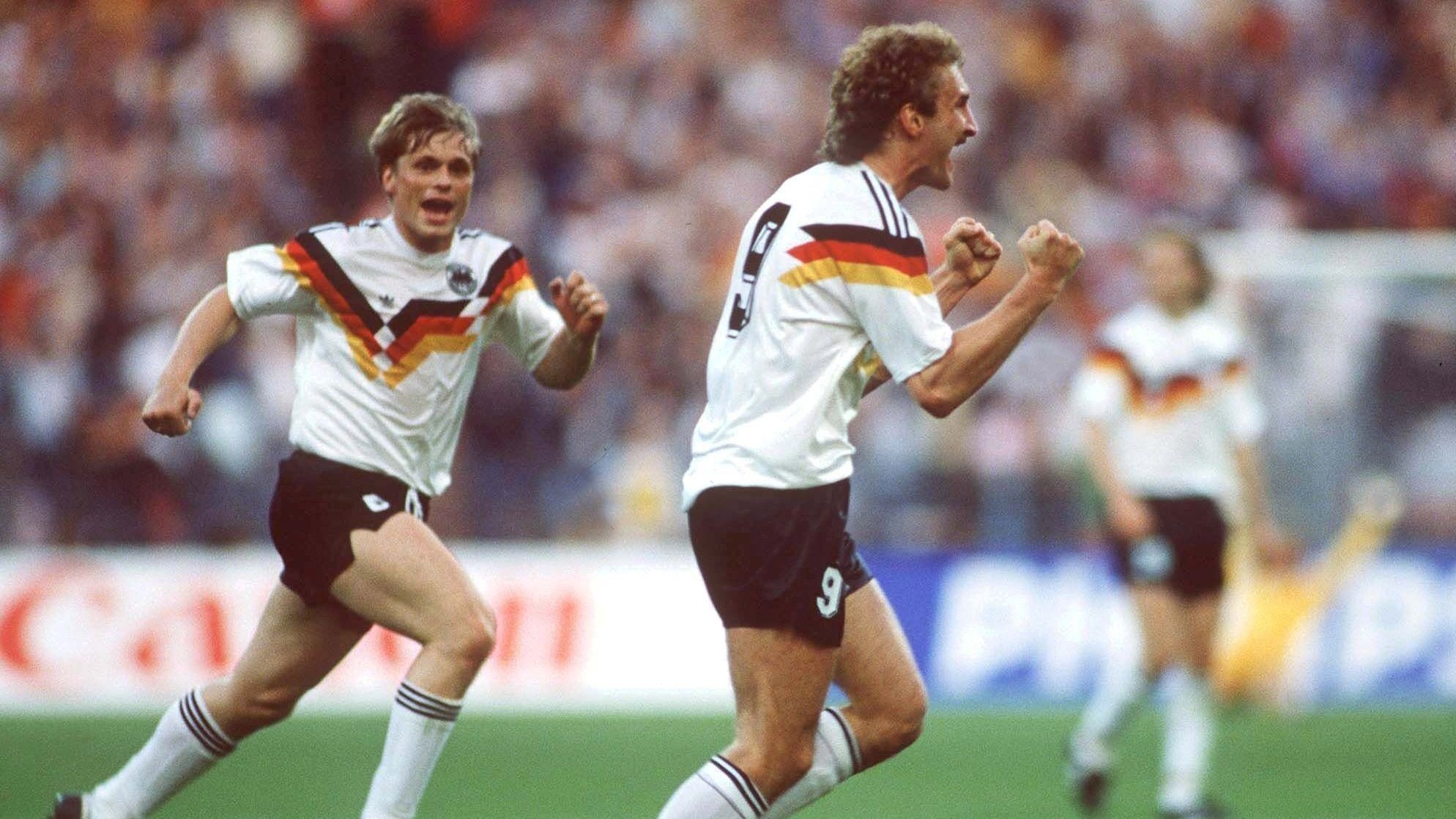 <strong>Die bisherigen großen Duelle zwischen Deutschland und Spanien</strong><br>Am Freitag trifft die deutsche Nationalmannschaft (<a target="_blank" href="https://www.ran.de/sports/ticker/ma10232474/liveticker?from=%2Flive">18 Uhr im ran-Liveticker</a>) zum neunten Mal in einem großen Turnier auf Spanien. Die Bilanz ist komplett ausgeglichen: Seit 1966 fuhr das DFB-Team in teilweise historischen Partien drei Siege ein, kassierte aber auch drei schmerzhafte Pleiten. In der Nations League gab es zusätzlich ebenfalls ein denkwürdiges Duell.
