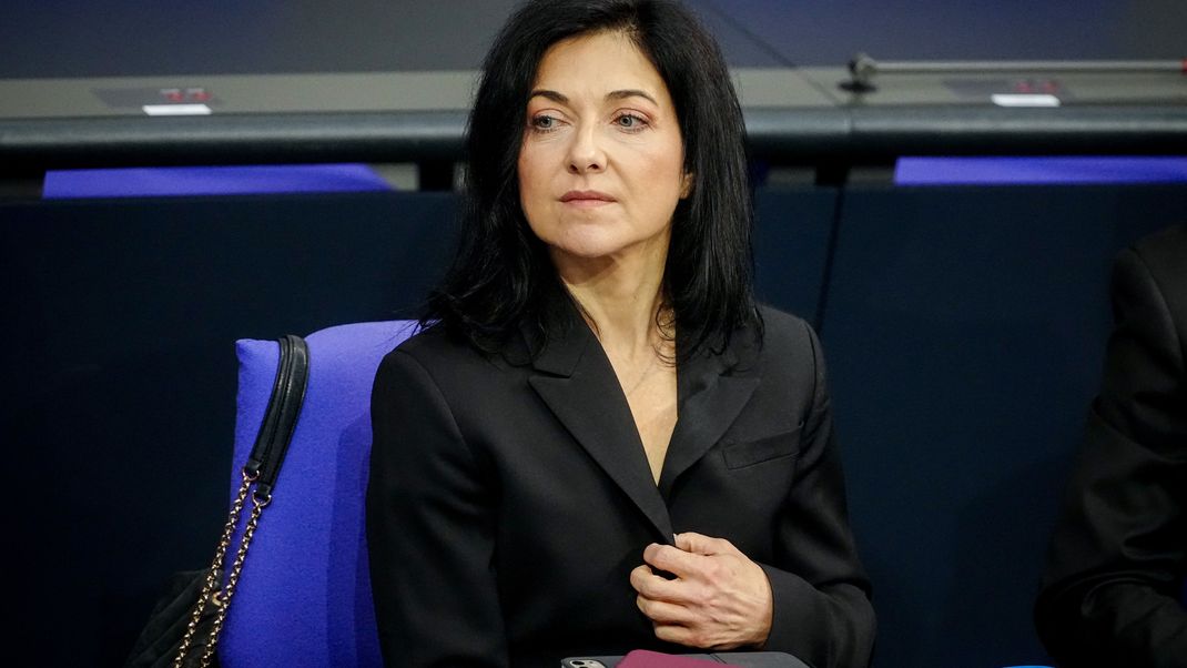 Bundeswirtschaftsministerin Katherina Reiche (CDU) nimmt an einer Sitzung des Bundestags teil. 
