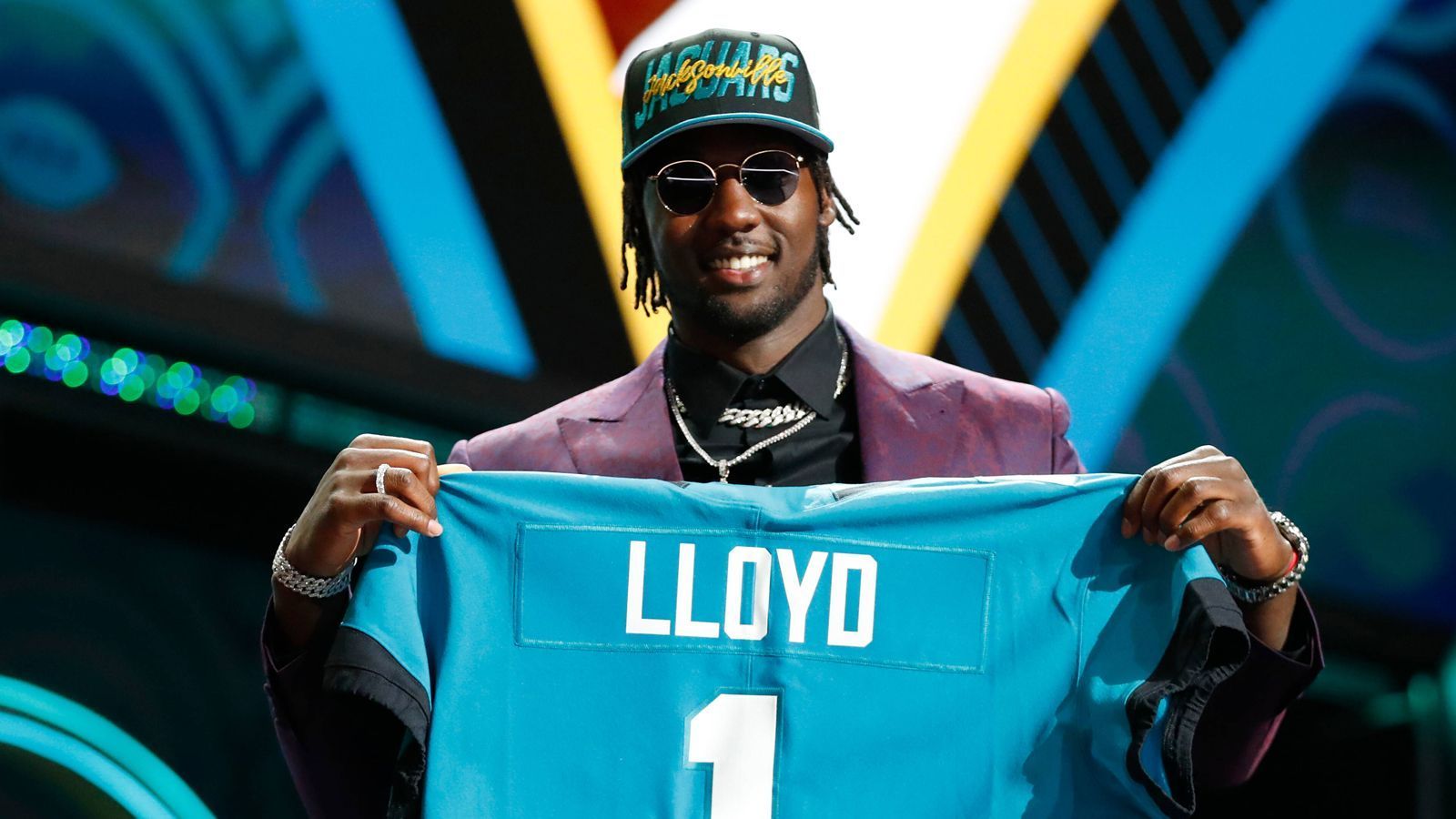 
                <strong>27. Pick: Devin Lloyd (Linebacker, Jacksonville Jaguars)</strong><br>
                &#x2022; <strong>Vertrag unterschrieben: ja</strong><br>&#x2022; <strong>Signing Bonus</strong>: 6.588.440 US-Dollar<br>&#x2022; <strong>Gesamtgehalt</strong>: 12.936.605 US-Dollar<br>
              