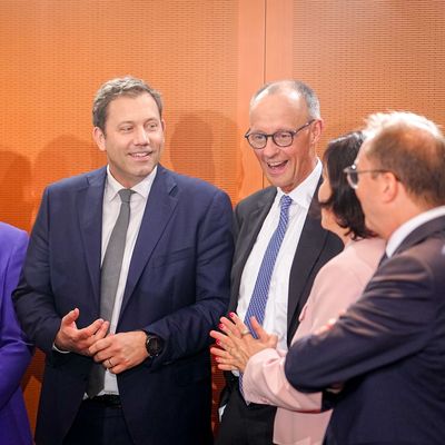 Die Minister des Kabinetts von Kanzler Merz zieht es im Urlaub oftmals ins Ausland, einige bleiben aber auch in der Heimat. 