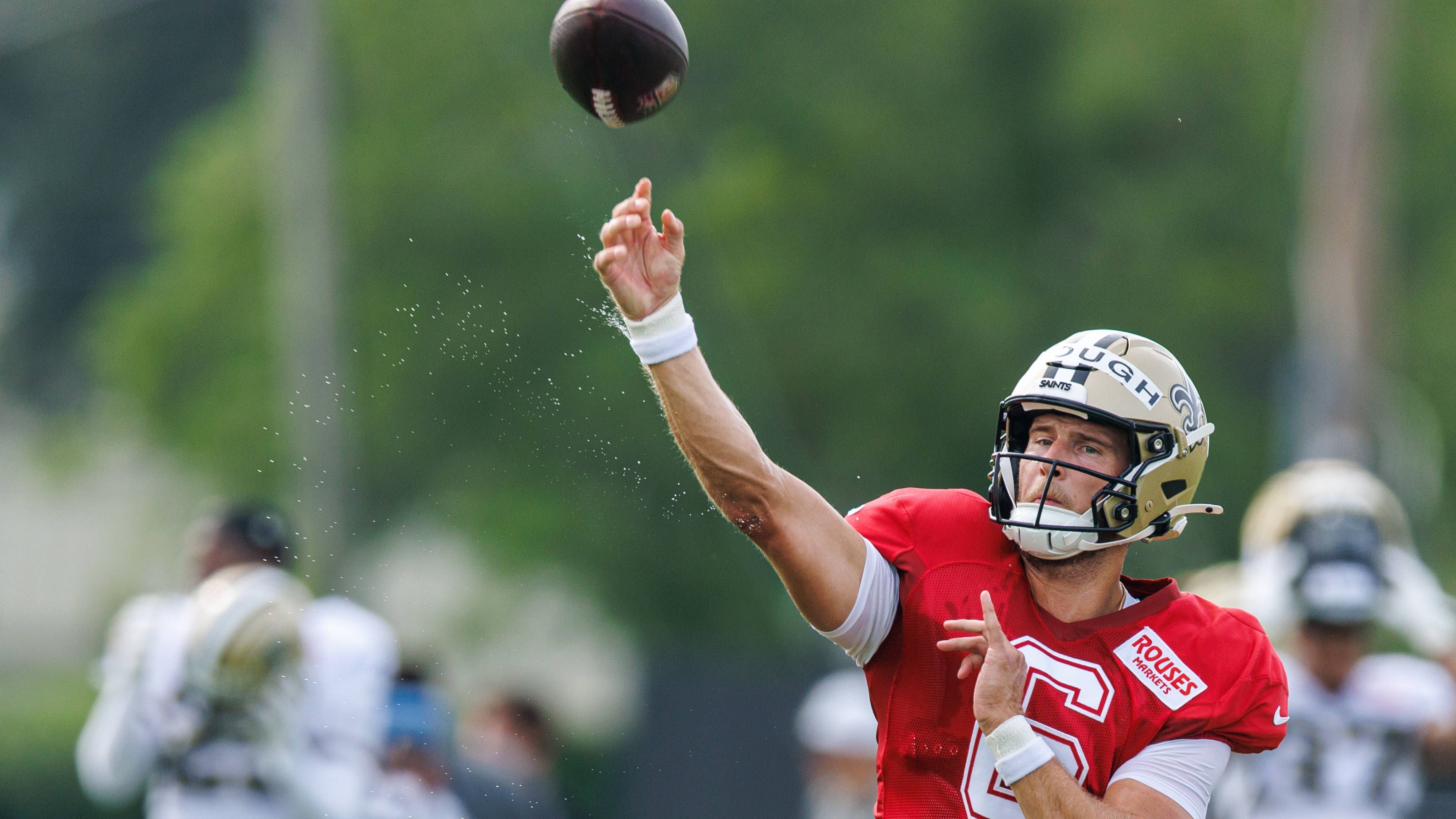 <strong>Tyler Shough (New Orleans Saints)</strong><br>Der Backup von Spencer Rattler bekam gegen die Chargers mehrere Drives und nutzte sie für eine starke Vorstellung: 15/22 Pässe für 165 Yards, je ein Touchdown und eine Interception. Damit dürfte das Rennen um den Starting Quarterback-Posten der Saints wieder an Spannung gewinnen.