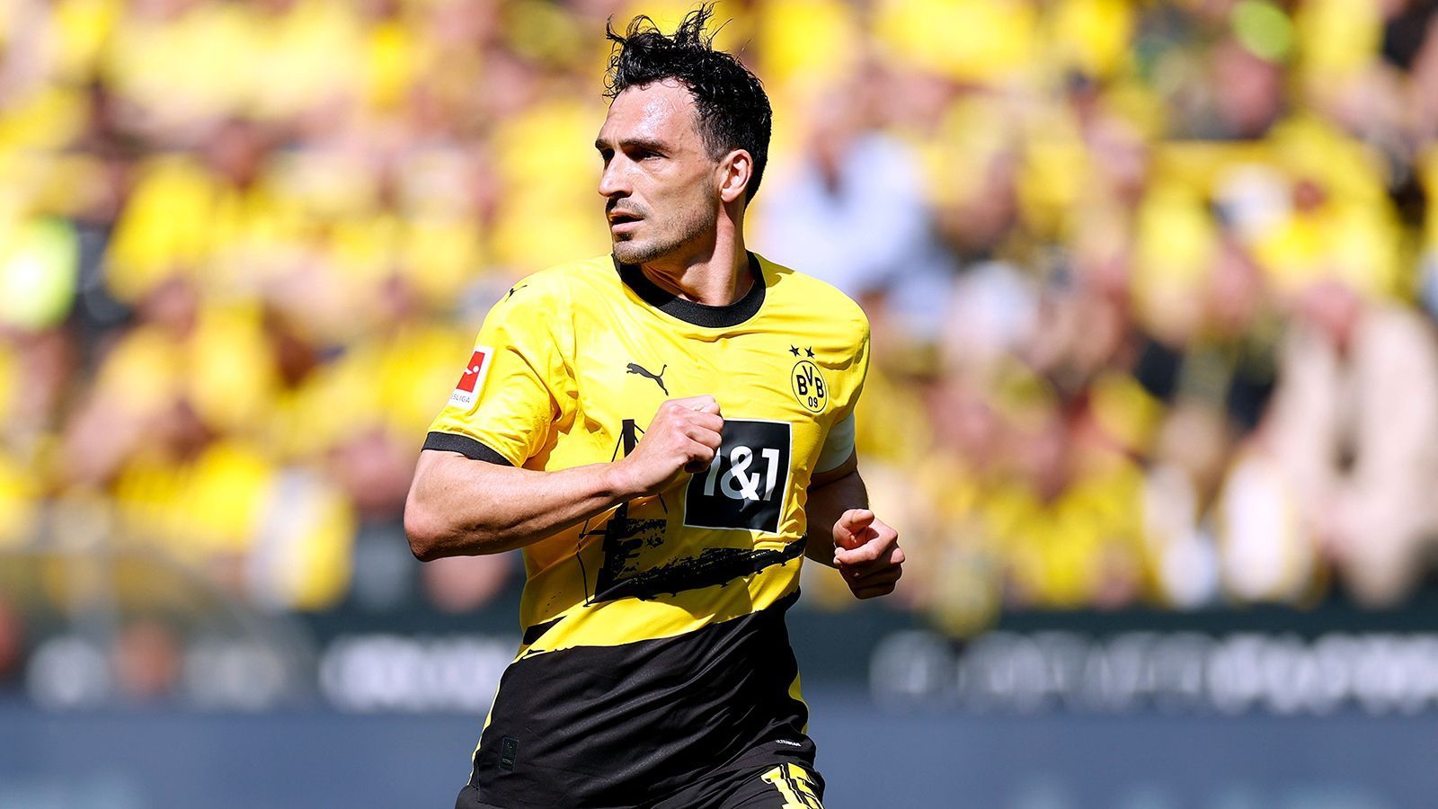 
                <strong>Platz 6: Mats Hummels </strong><br>
                &#x2022; Gekauft für: 4,2 Millionen Euro<br>&#x2022; Verkauft für: 35 Millionen Euro<br>&#x2022; <strong>Transfergewinn: 30,8 Millionen Euro</strong><br>&#x2022; Wechsel zu: FC Bayern München (2016)<br>&#x2022; Der BVB zahlte 2019 allerdings 30,9 Millionen Euro an die Bayern, um Hummels zurückzuholen<br>
              