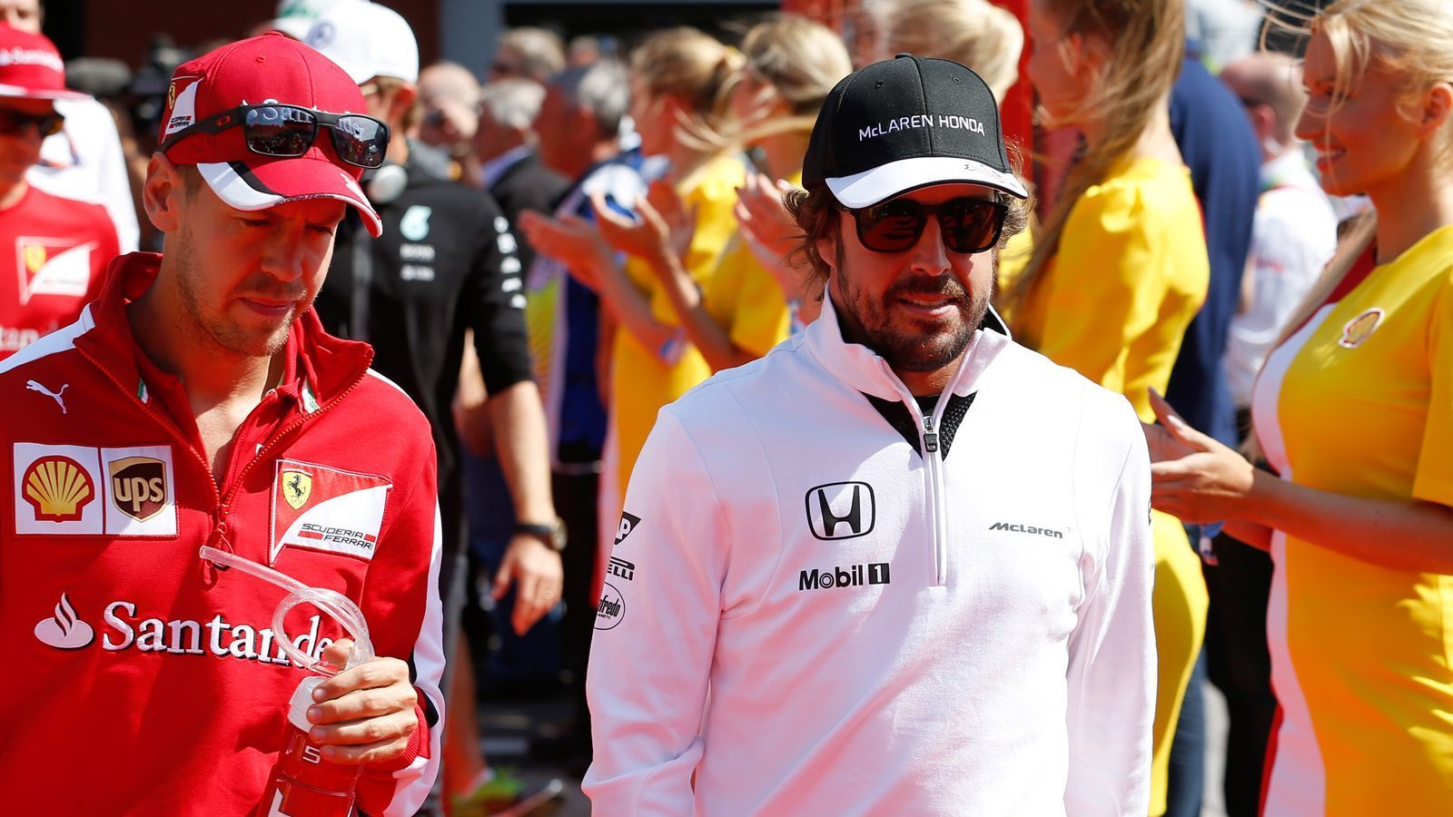 
                <strong>Renault</strong><br>
                Das ist eher der Vollständigkeit halber: Denn heiß gehandelt wird vor allem der zweimalige Champion Fernando Alonso. Hinzu kommt: Siegfähig werden die Franzosen 2021 kaum sein, ein Wechsel Vettels würde wenig Sinn ergeben.
              