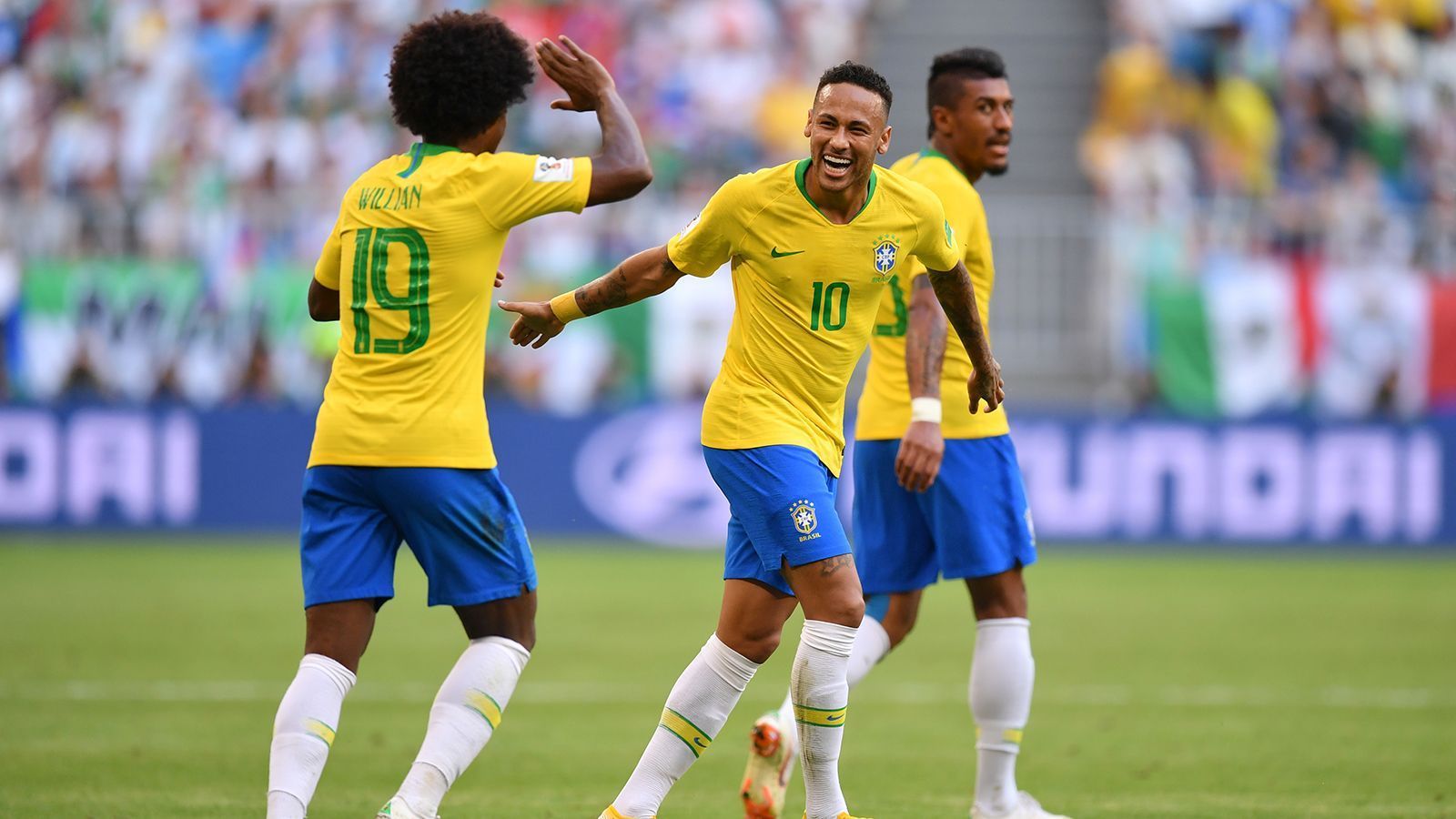 
                <strong>Platz 2: Brasilien</strong><br>
                Obwohl die "Selecao" in der Anfangsphase noch unsicher wirkte und nur dank der Abschlussschwäche der Mexikaner ohne Gegentor in die Pause ging, war der 2:0-Erfolg letztlich souverän. Brasilien stand nicht immer stabil, aber welche Mannschaft kann das bei dieser WM schon von sich behaupten. Dazu sorgten sie mit Willian, der sein erstes richtig starkes Spiel machte, Neymar, Jesus und Coutinho immer wieder für Unruhe. Mexiko war ein unangenehmer Gegner, aber Brasilien meisterte diese Aufgabe mit Überzeugung.
              