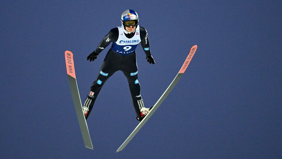 FALUN, SWEDEN 20251125 Germany s Andreas Wellinger jumps in Tuesday s final competition in the men s Ski jumping, Skispringen, Ski, nordisch World Cup, normal hill, at Lugnet stadium in Falun. FALU...