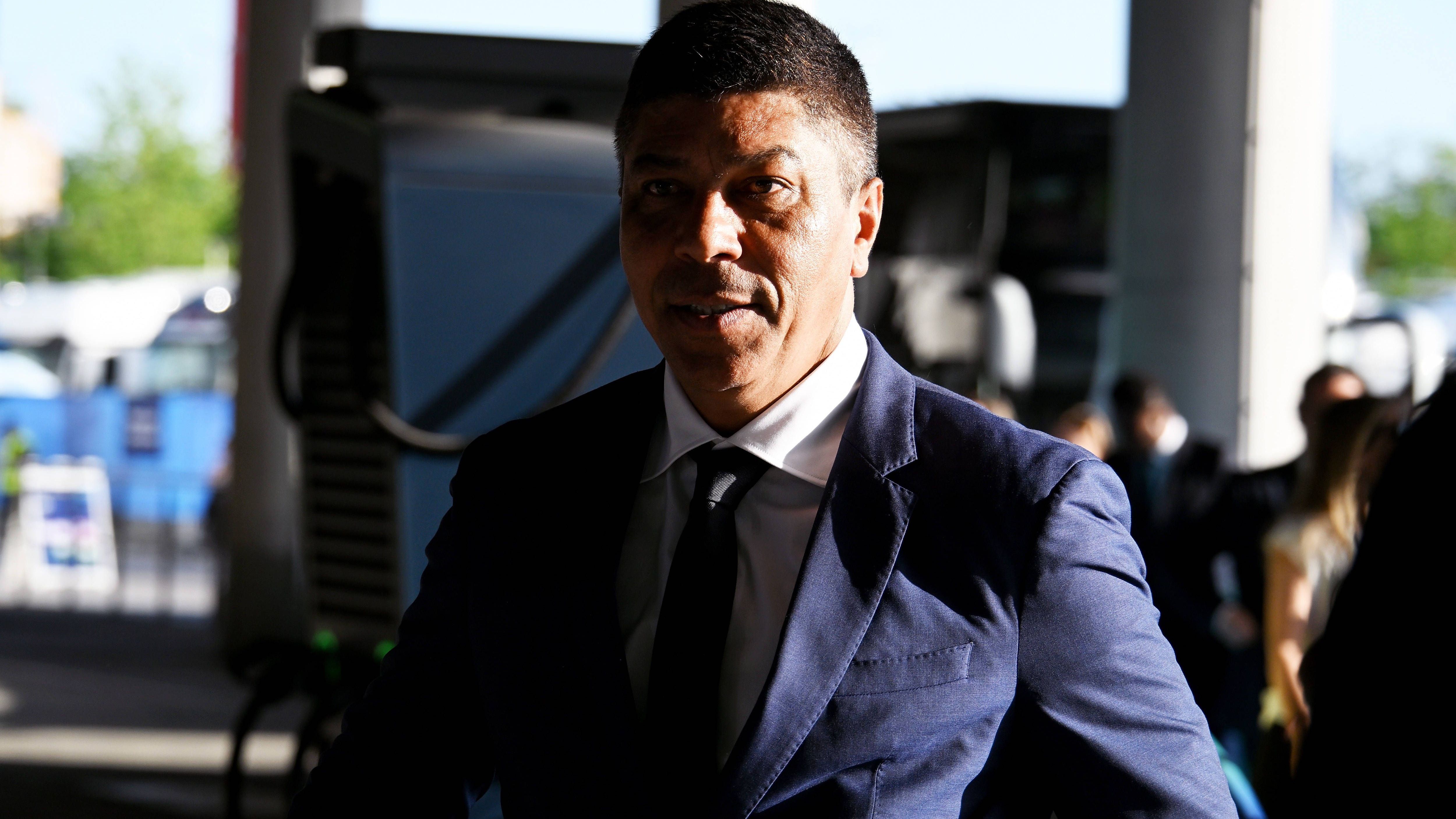 <strong>Giovane Elber</strong><br>Der Umzug des FC Bayern München in die Allianz Arena kam für Giovane Elber zwei Jahre zu spät, dennoch kennt auch der Brasilianer das noch relativ junge Stadion bereits bestens und ließ sich das neueste Highlight nicht entgehen.