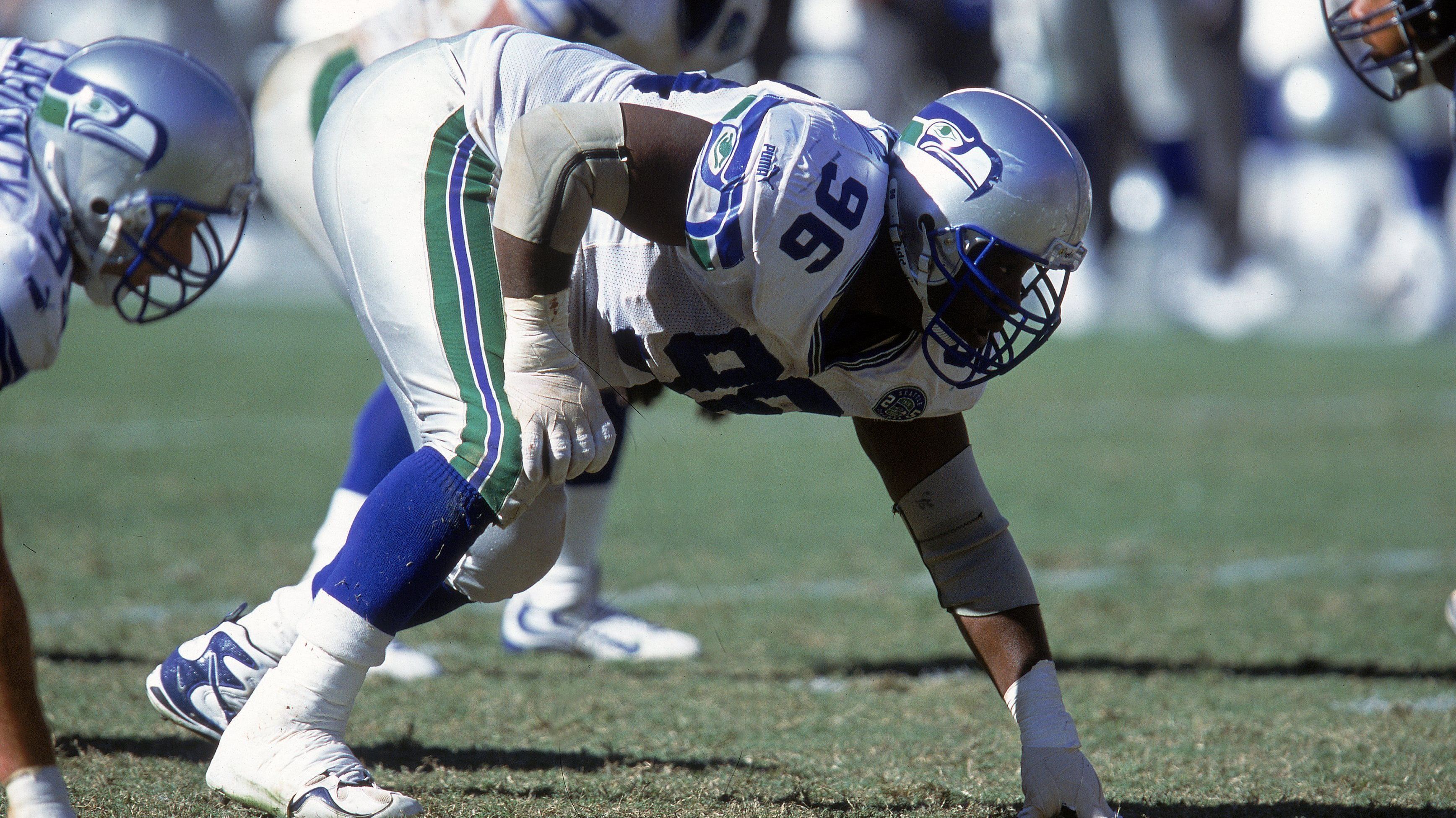 <strong>96: Cortez Kennedy&nbsp;<br></strong>Team: Seattle Seahawks<br>Position: Defensive Tackle<br>Erfolge: Pro Football Hall of Famer, NFL Defensive Player of the Year 1992, zweimaliger Super-Bowl-Champion, Super-Bowl-MVP 1986, dreimaliger First Team All-Pro, achtmaliger Pro Bowler