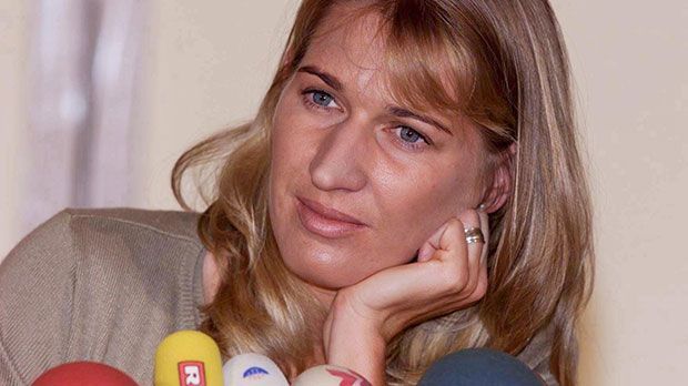 
                <strong>Steffi Graf anno 1999</strong><br>
                Nach insgesamt 377 Wochen Nummer eins und 22 Grand-Slam-Titeln ist Schluss: Steffi Graf verkündet am 13. August 1999 ihren Rücktritt.
              
