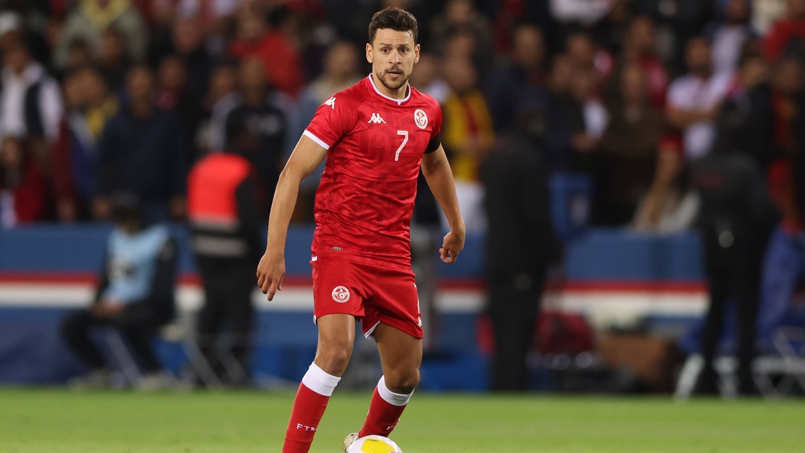 
                <strong>Tunesien: Youssef Msakni - Gruppe D</strong><br>
                &#x2022; Aktueller Verein: Al-Arabi SC<br>&#x2022; Länderspiele: 87<br>&#x2022; Vorgänger bei der WM 2018: Aymen Mathlouthi<br>
              