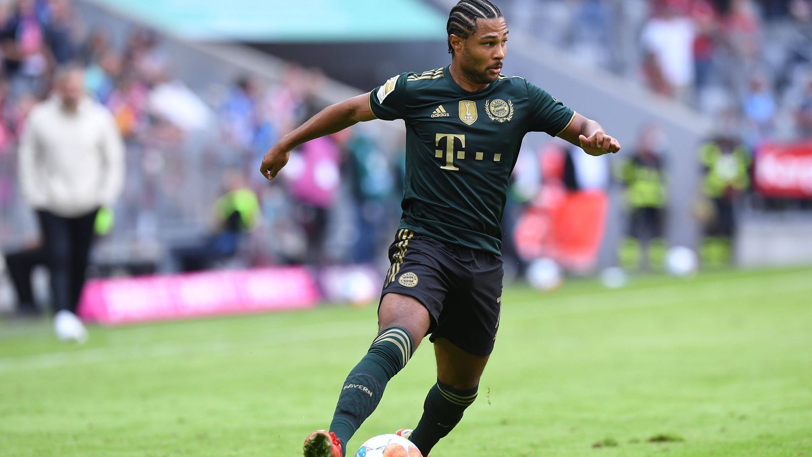 
                <strong>Serge Gnabry</strong><br>
                Kommt in der Schlussviertelstunde für Thomas Müller, kann das Offensivspiel der Münchner aber auch nicht mehr beleben. Keine Bewertung
              