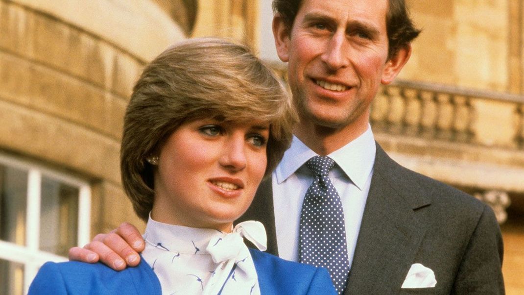 Jahrelang soll Prinz Charles seine Ehefrau Diana mit seiner damaligen Geliebten Camilla betrogen haben: Camilla war mit ein Grund, wieso Prinz Charles und Lady Diana die Scheidung eingereicht haben.