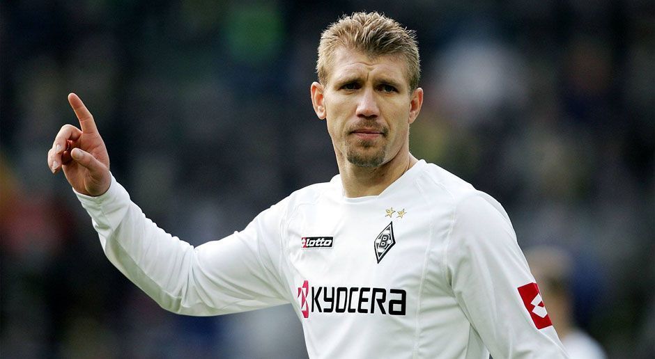 
                <strong>Marcelo Pletsch (Vorwurf des Drogenhandels)</strong><br>
                Ex-Bundesliga-Profi Marcelo Pletsch steckt scheinbar in großen Schwierigkeiten. Der 40-Jährige, der unter anderem für Kaiserslautern und Gladbach spielte, sitzt nach Informationen des "Express" momentan in Brasilien im Gefängnis. Der Deutsch-Brasilianer soll im großen Stil Drogen gehandelt haben. In einem LKW von Pletsch habe die brasilianische Polizei 793 Kilogramm (!) Marihuana entdeckt. Die Drogen waren offenbar in 854 Platten gepresst und im Fahrgestell sowie auf dem Dach des Lkws versteckt worden. Dem Ex-Profi drohen im schlimmsten Fall bis zu 15 Jahre Haft. 
              