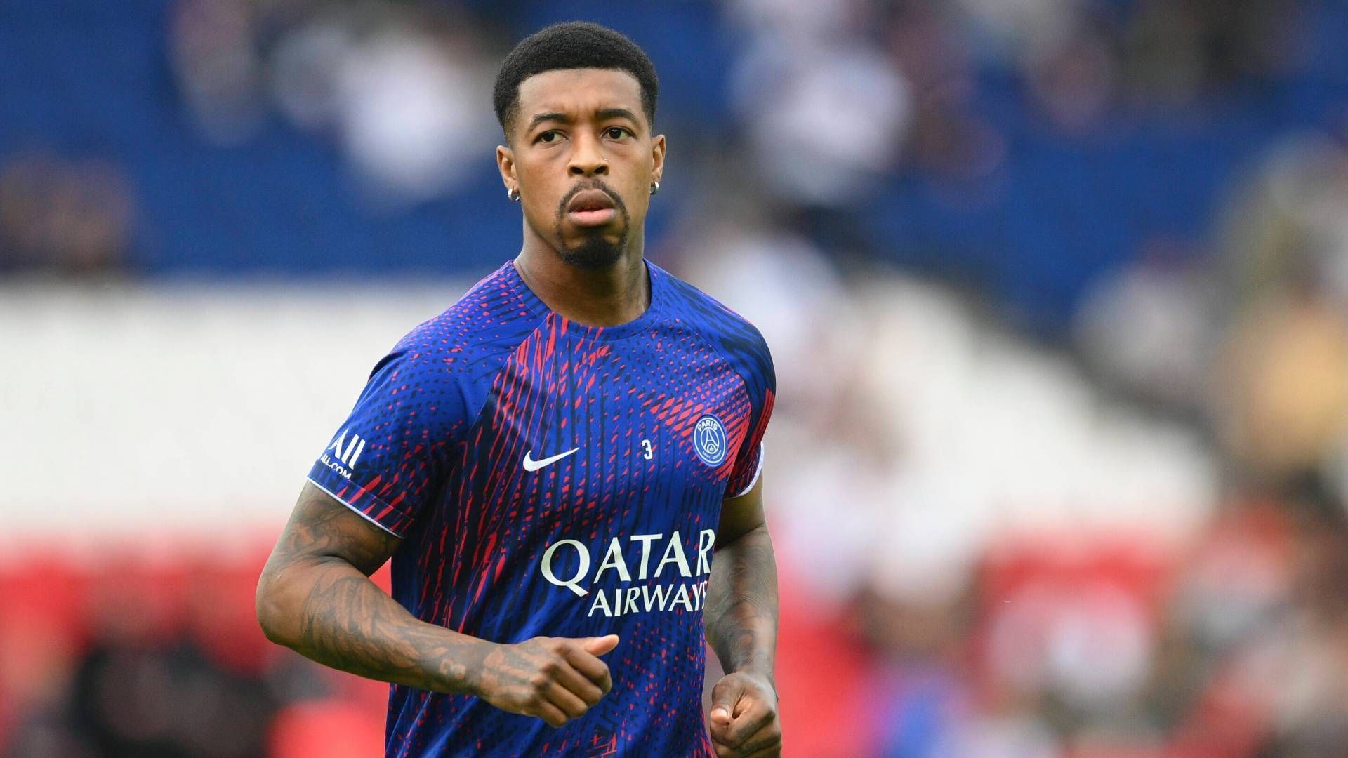 
                <strong>Presnel Kimpembe</strong><br>
                Das PSG-Eigengewächs könnte den Klub ebenfalls verlassen - nach insgesamt 18 Jahren. Vor allem der FC Chelsea gilt als Interessent. In der Abwehr könnte es für Kimpembe, der aktuell mit einer Achillessehnenverletzung kämpft, nach seiner Genesung schwierig werden, auf regelmäßige Spielzeit zu kommen. Zudem stockte seine Entwicklung in den vergangenen Monaten.
              