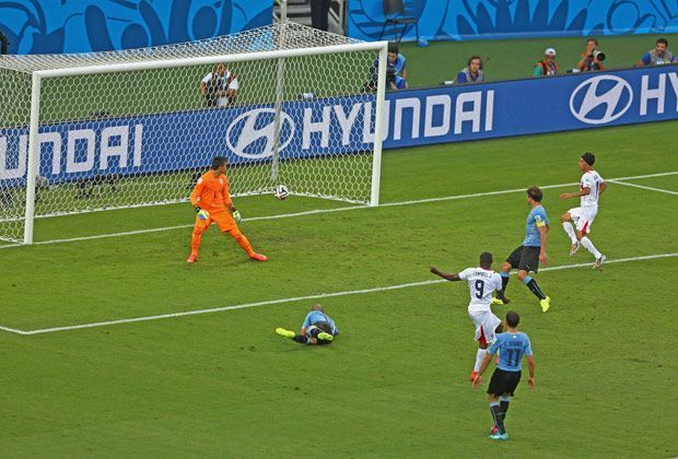 
                <strong>Costa Rica - das Überraschungsteam</strong><br>
                Erst blamiert sich Uruguay gegen Underdog Costa Rica. Dann kämpften sich die "Ticos" in Unterzahl gegen Griechenland zum Sieg. Costa Rica ist die Überraschung der WM.  
              