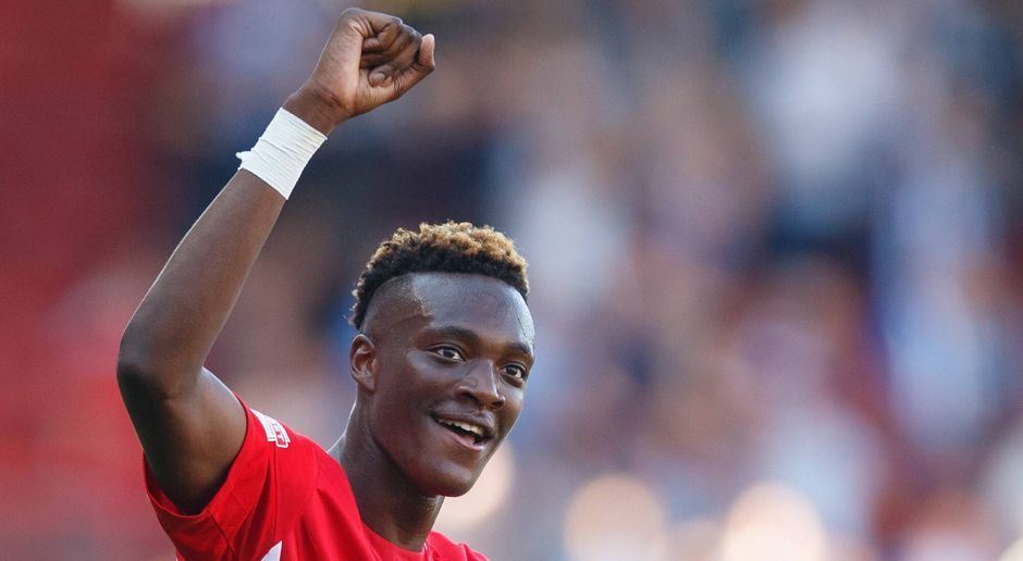 
                <strong>Tammy Abraham (Bristol City)</strong><br>
                Mittelstürmer: Tammy Abraham, 18, aufnehmender Verein: Bristol City
              