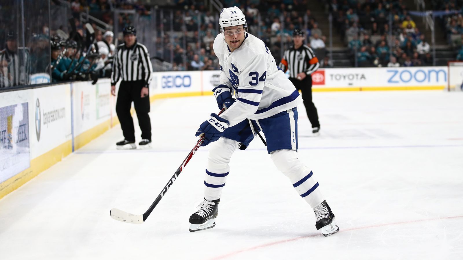 
                <strong>Auston Matthews (Toronto Maple Leafs)</strong><br>
                Obwohl die Maple Leaf seine - wieder einmal - enttäuschende Saison spielen, Starstürmer Auston Matthews trifft für die Leafs so gut wie nie zuvor. Erst zum zweiten Mal kommt er über die 40-Tore-Marke. Allerdings verpasste der Nummer 1 Pick des Jahres 2016 in den vergangenen zwei Spielzeiten auch immer mehr als zehn Spiele aufgrund von Verletzungen. Allerdings ist seine Ausbeute von nur 4 Gamewinnern aus 68 Partien seine bis dato schwächste der noch jungen Karriere.
              