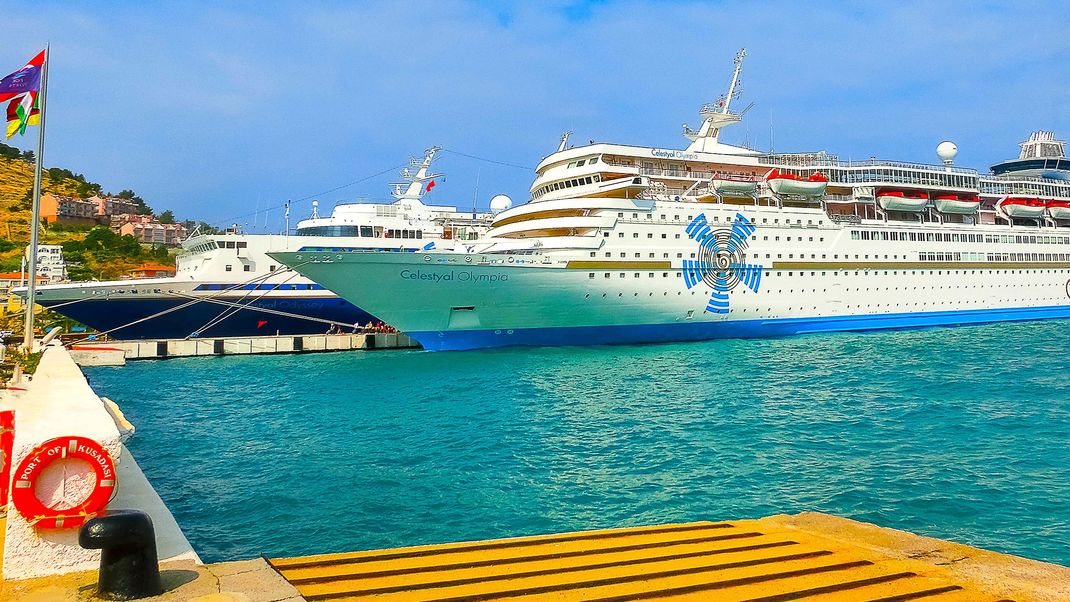 Das Kreuzfahrtschiff "Celestyal Journey" krachte im türkischen Hafen Kusadasi in ein Dock. (Symbolbild)